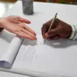 Cómo leer la “letra pequeña” de un contrato de seguro